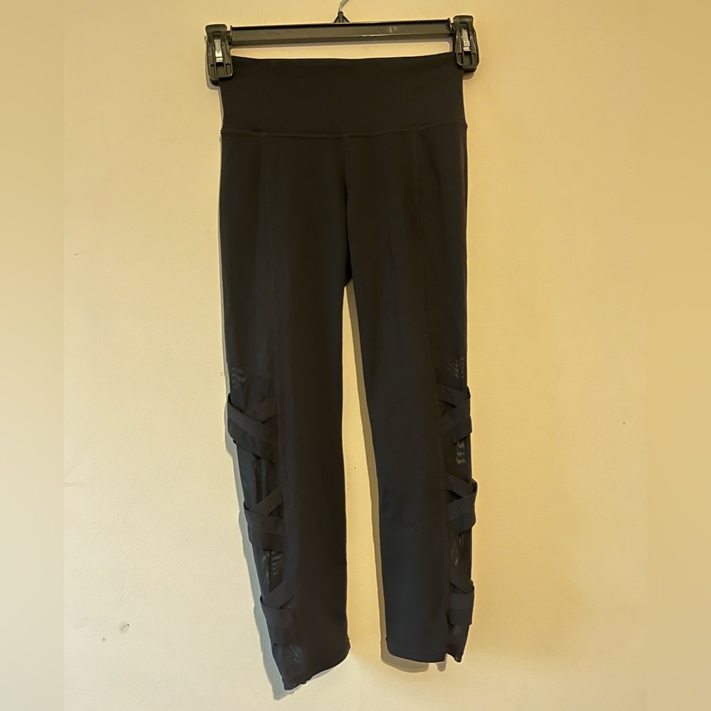 Athleta Women's High Rise Cut Out Chaturanga Tight Leggings in black size XS